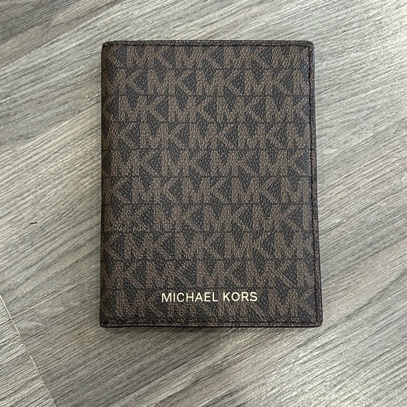 Michael Kors fold wallet - Picture 1 of 3